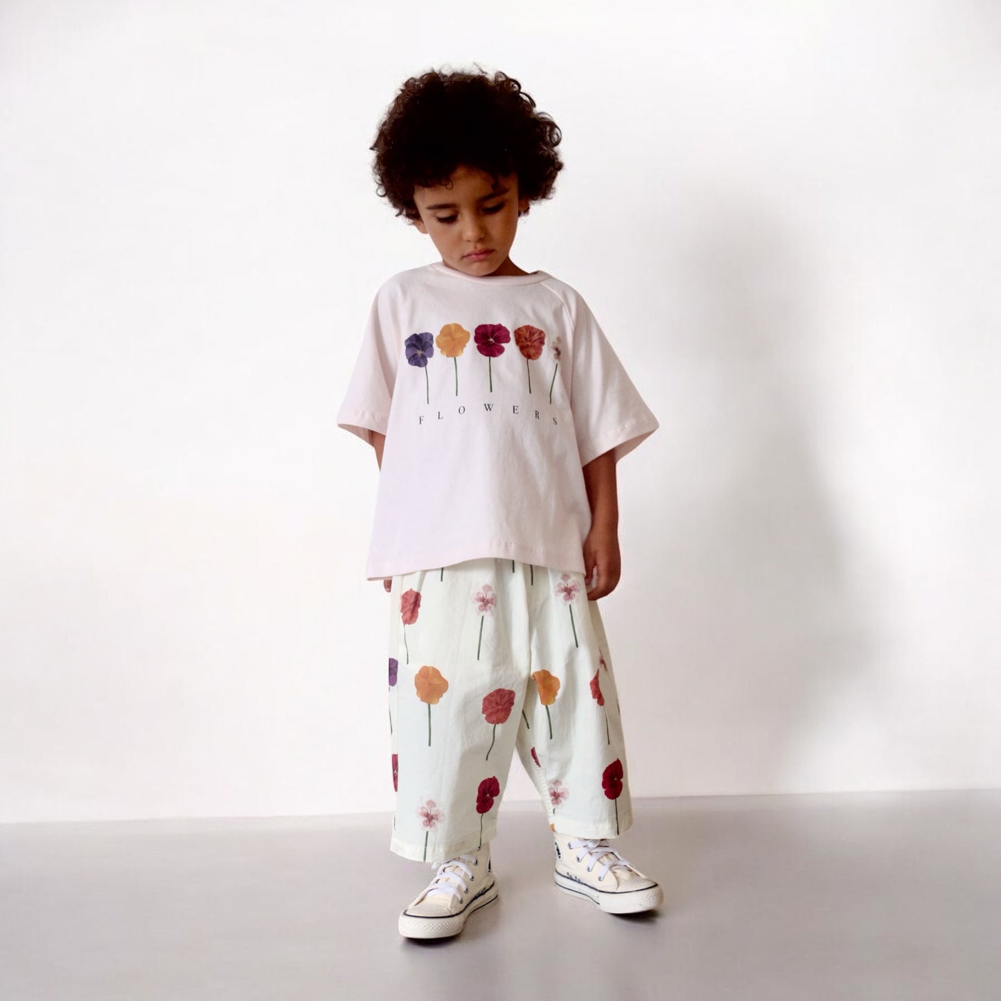 FLOWERS TEE
